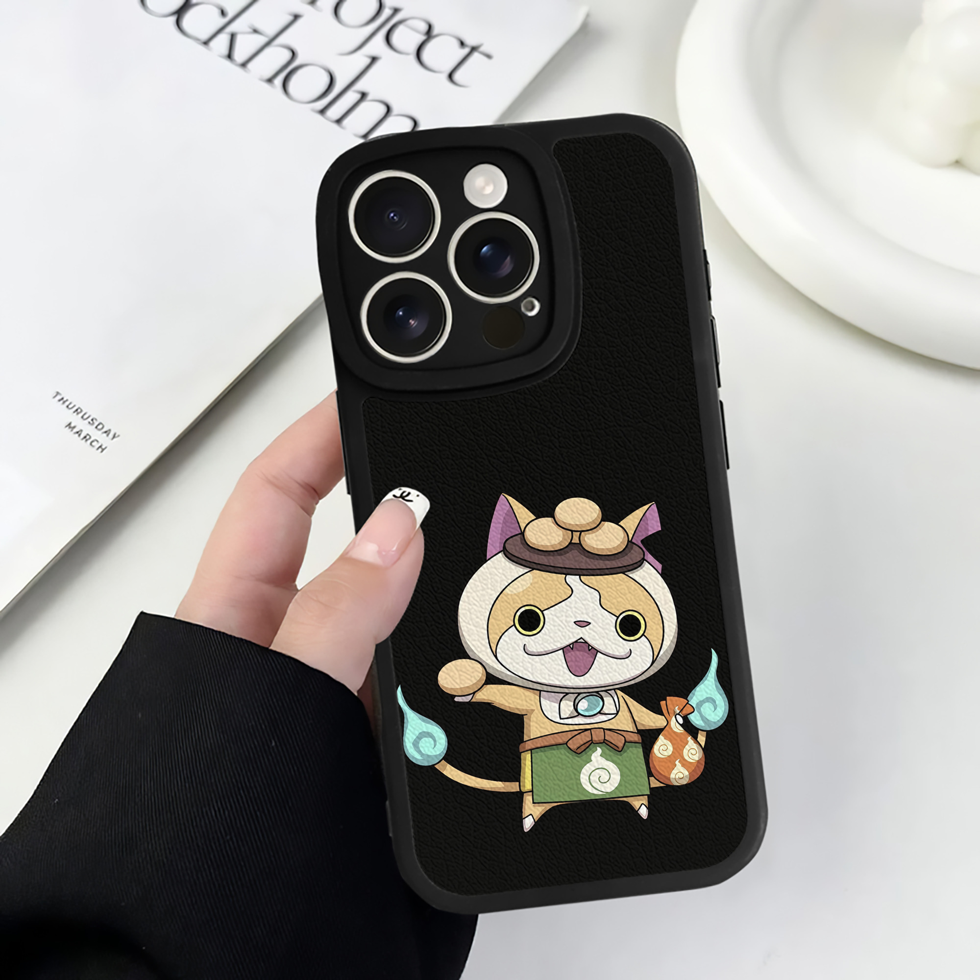 （画像用） 妖怪ウォッチ Yo-kai Watch 【iPhone 16シリーズ対応】シリコンスマホケース（レザー調） 材質：シリコン
